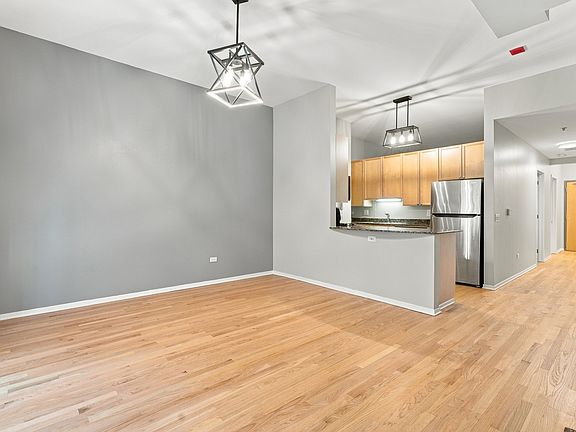 5th image of 1201 W Adams St APT 510