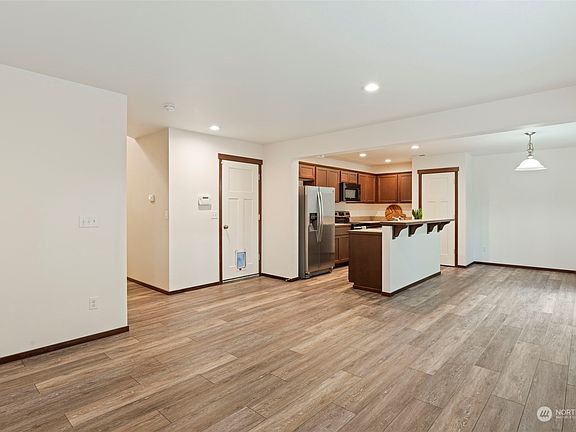 5th image of 9144 1st Street SE