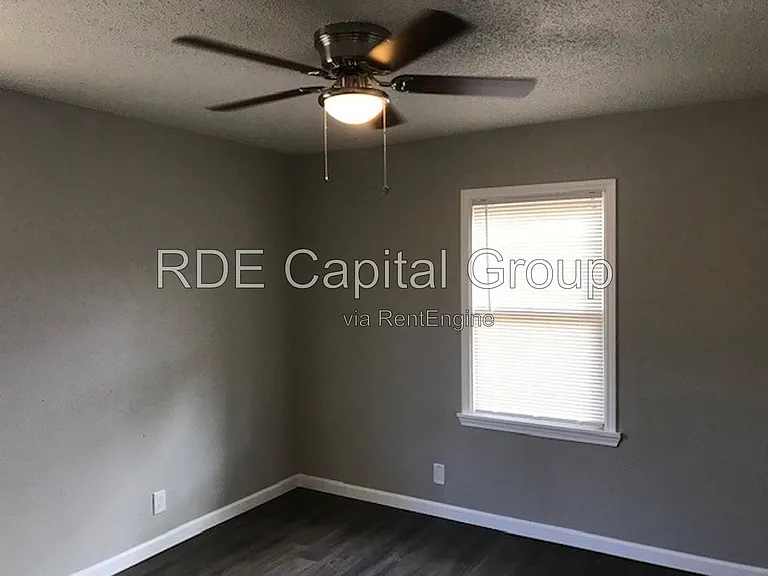 2417 Lowriemore Ln — Photo 4