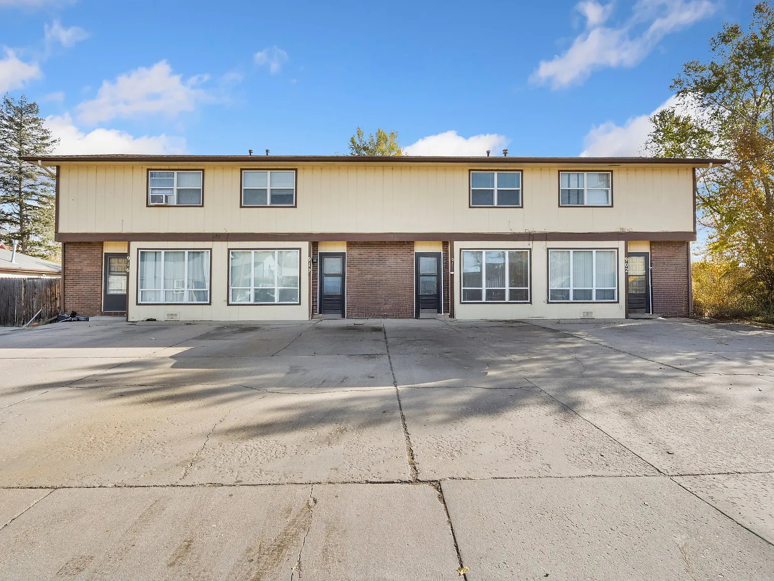3 bed, 1.5 bath, 990 sqft, $1,500 — Photo 1