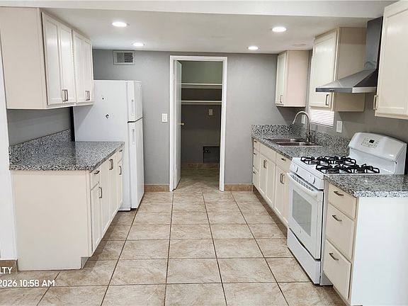 5th image of 4709 Heidi Cir