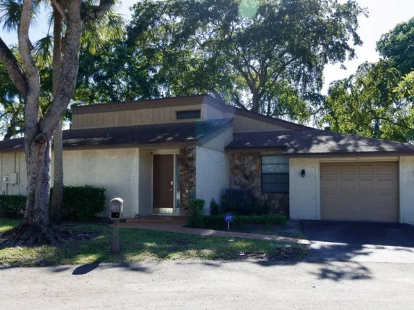 8197 Royal Palm Ct, Tamarac, FL 33321