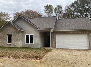566 McMaster Rd, Sarah, MS 38665