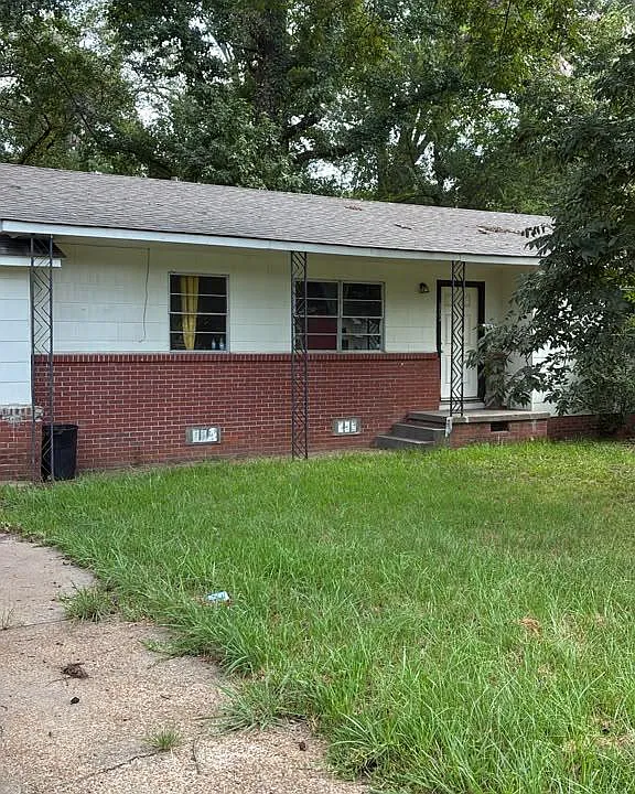 802 Myrtlewood St