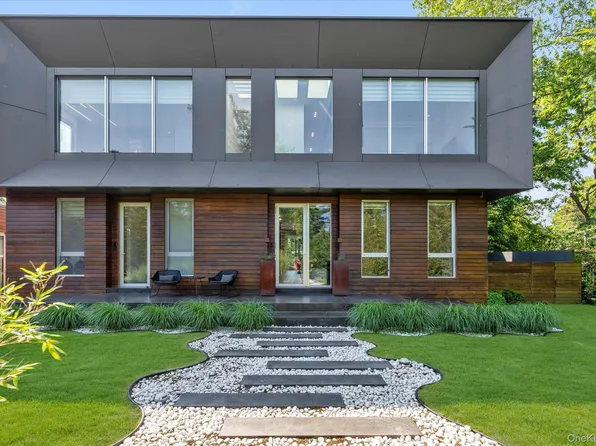 1555 Stevenson Road, Hewlett, NY 11557