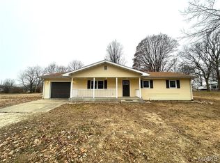 1121 Brooklane Dr, Carrollton, IL 62016