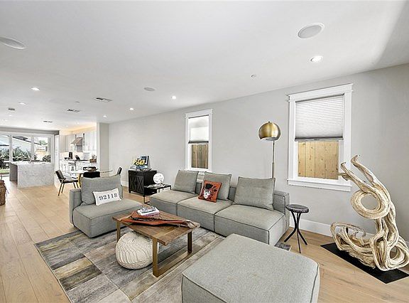 4th image of 373 C Ave