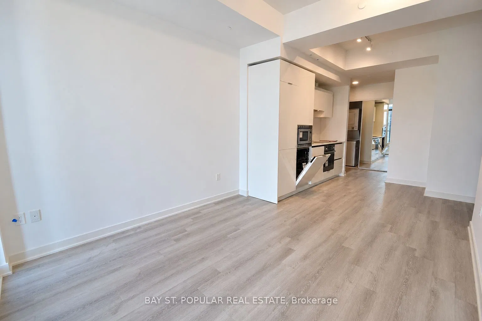1 bed, $2,400 — Photo 3