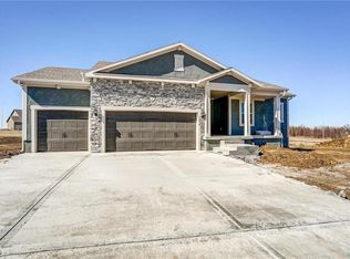 1614 Grandshire Dr, Raymore, MO 64083
