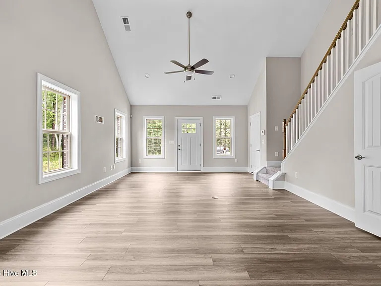 165 Lark Dr — Photo 11