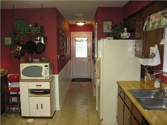 3rd image of 351 Vaughn Dr S