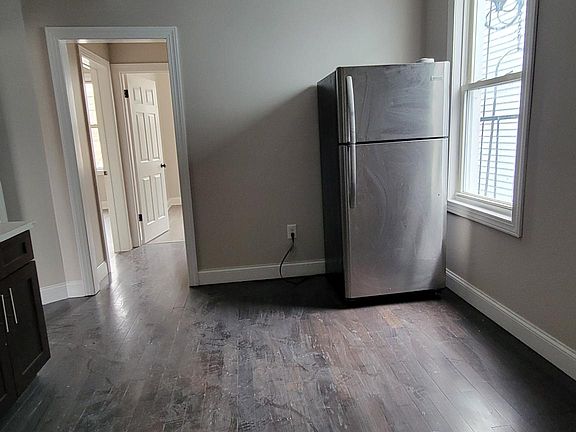 3rd image of 122 Virginia Ave #3