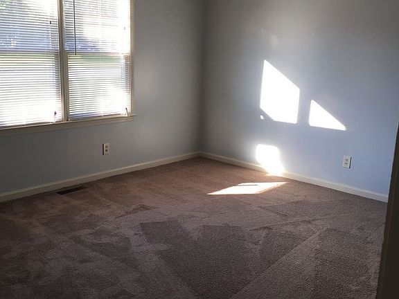 4th image of 607 Green St