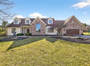 33 Sunrise Hl, Pittsford, NY 14534