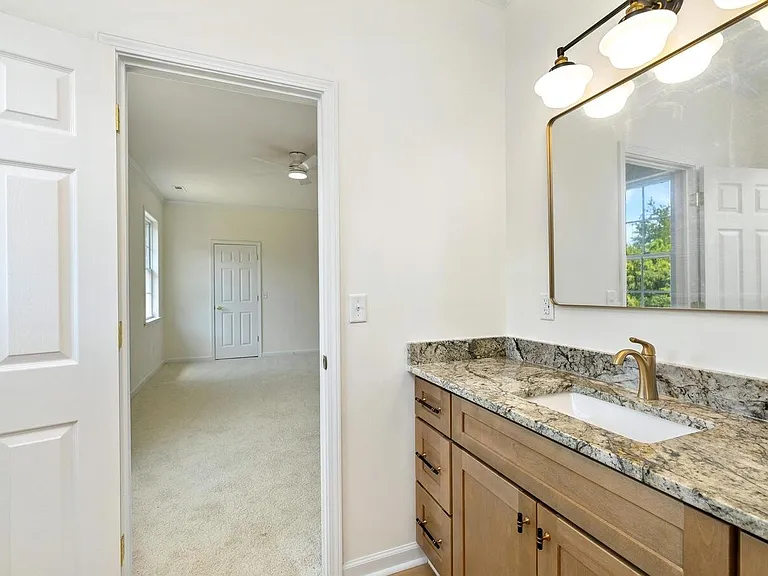 2090-4 Bridge Ct — Photo 31