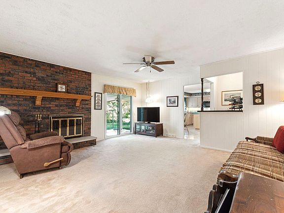 4th image of 3475 Royalfield Dr