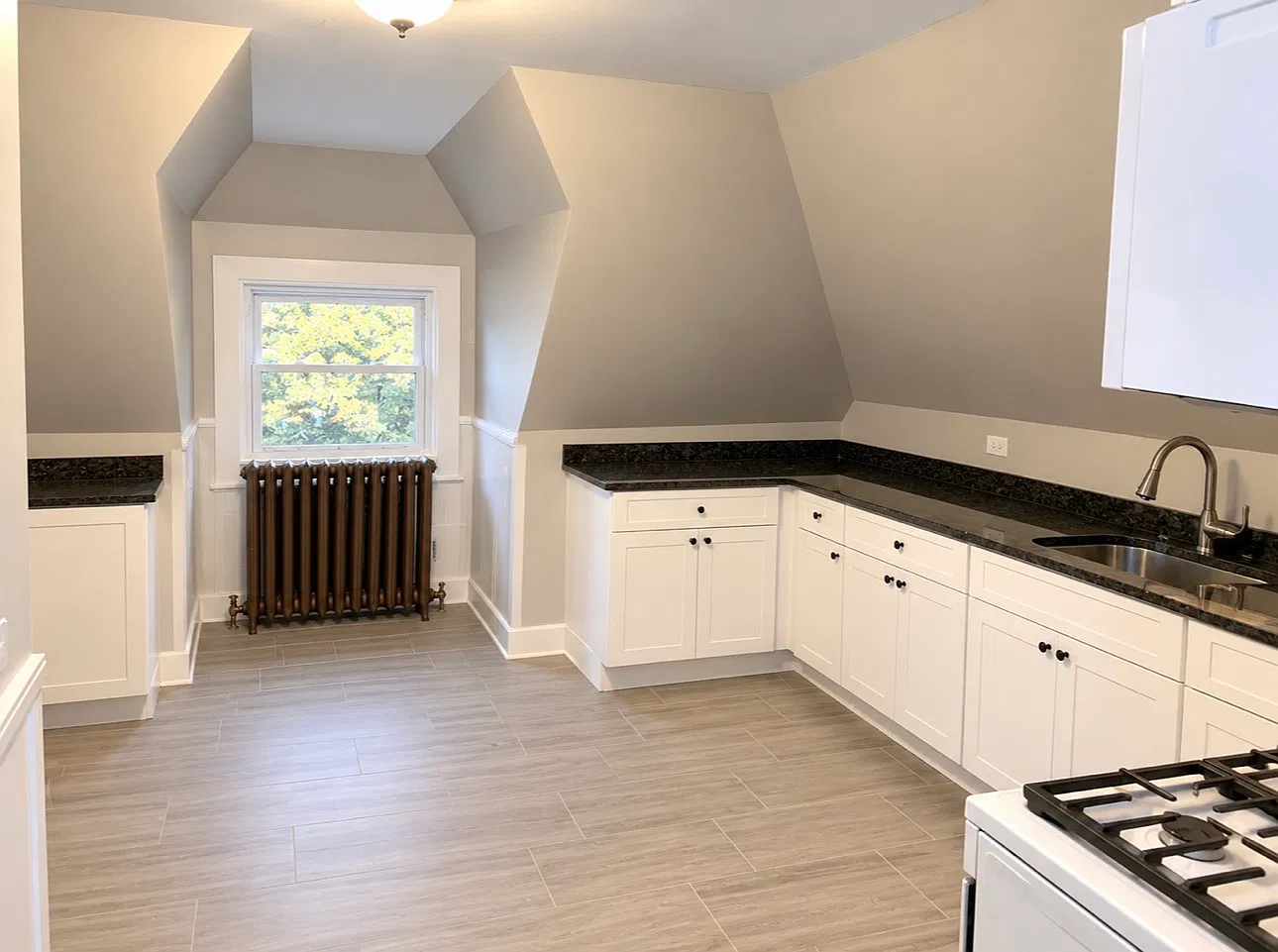 2 bed, 1000 sqft, $2,400 — Photo 2