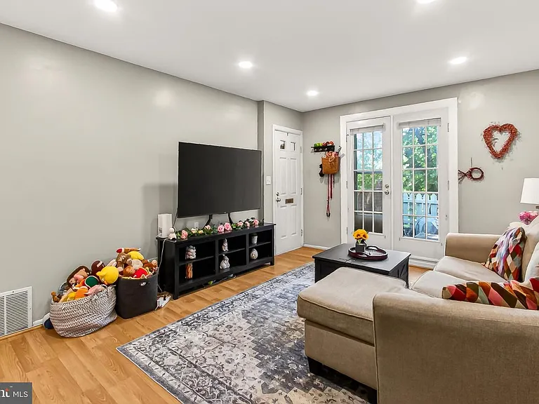 2711 S Walter Reed Dr #A — Photo 8