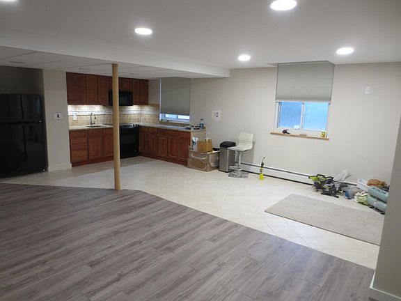 3rd image of 141 E Lake Blvd