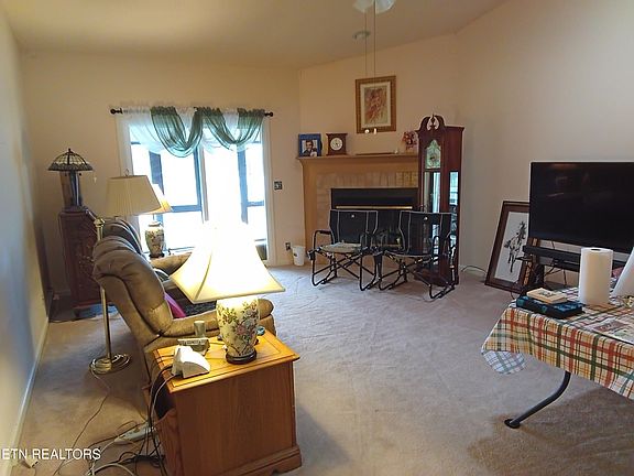 3rd image of 354 Lake Catherine Ln