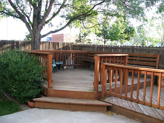 Great deck for entertaining!