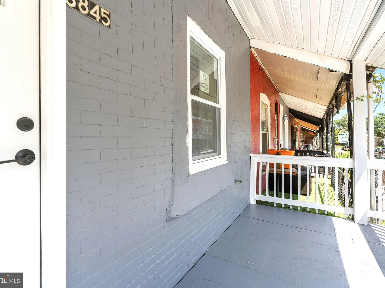 1 bed, 1.0 bath, 1048 sqft, $1,750 — Photo 2