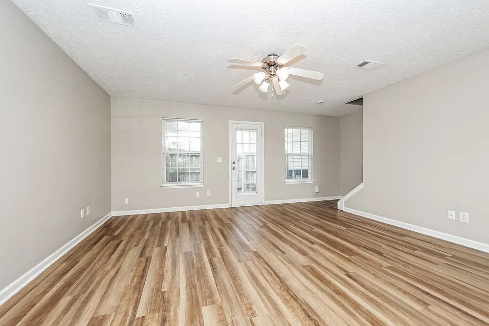 3 bed, 2.5 bath, 1360 sqft, $1,650 — Photo 4