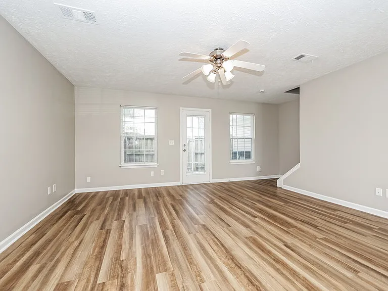 4060 George Buchanan Dr — Photo 4