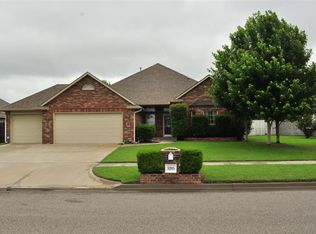 3205 Willow Ln, Moore, OK 73170