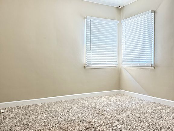 5th image of 4121 Ocean View Blvd APT D