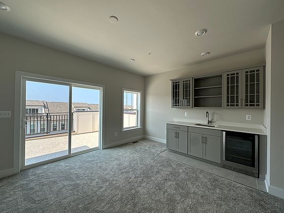 4th image of 1218 Vermeer Ave