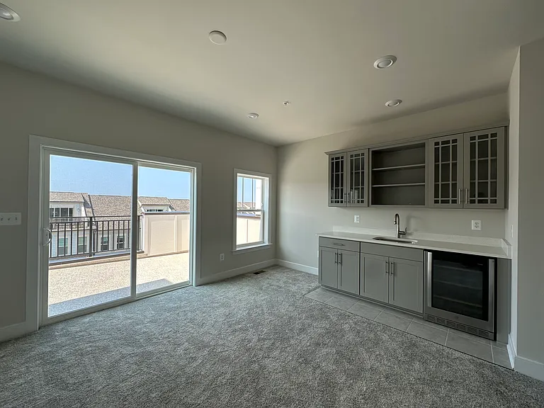 1218 Vermeer Ave — Photo 4
