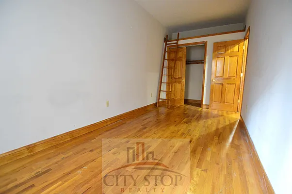 Rented by City Stop Realty | media 7