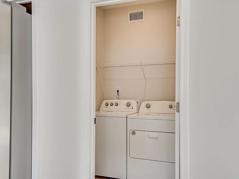 410 Williams St — Photo 16