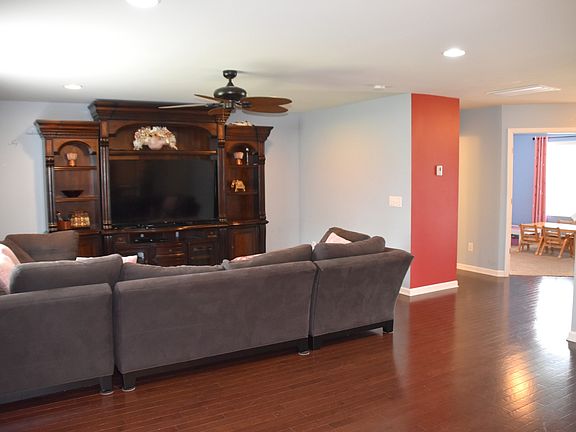 3rd image of 535 Rock Island Way