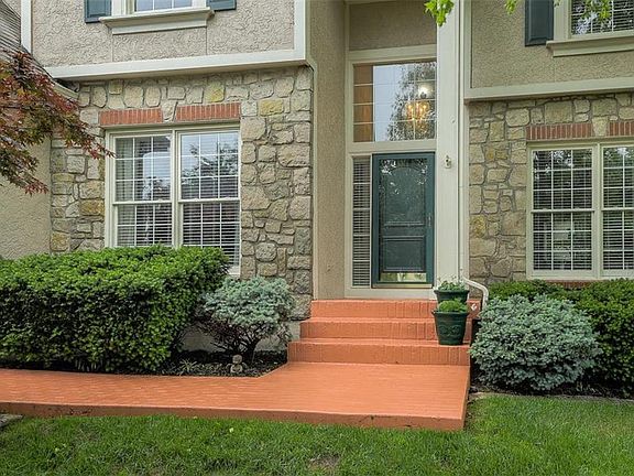 3rd image of 13109 W 131st St