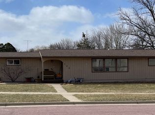 125 9th St, Windom, MN 56101
