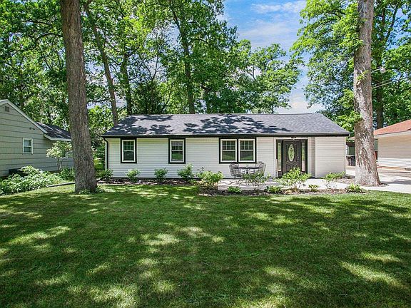4th image of 1009 White Oak Dr