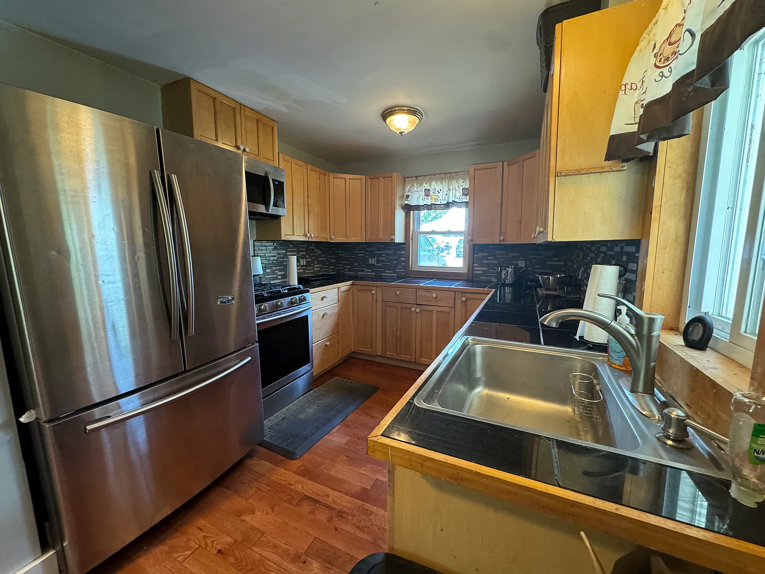 4 bed, 2000 sqft, $3,900 — Photo 2
