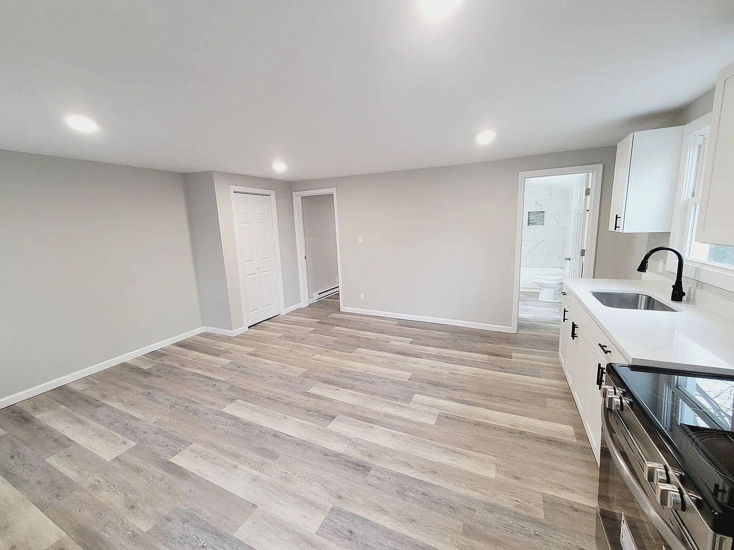 One-Bedroom Apartment for Rent Close to Downtown! — Photo 3