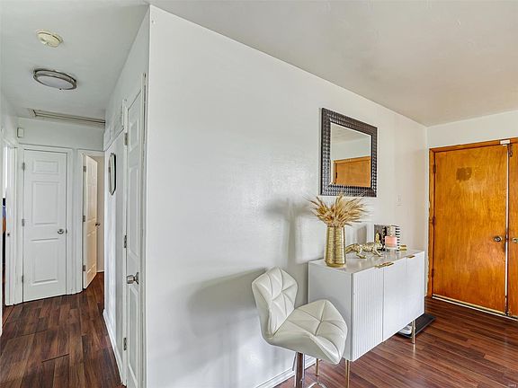 3rd image of 29 Gray Brooke Ln