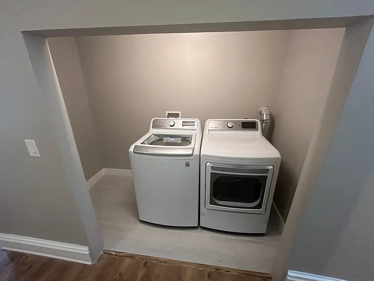 3805 Franklin Blvd #301 — Photo 4