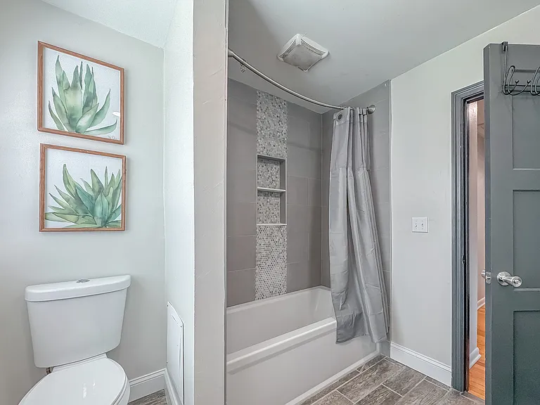 1044 Seminole Dr — Photo 11