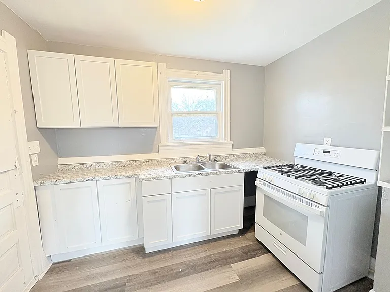 649 Willard St #2 — Photo 7