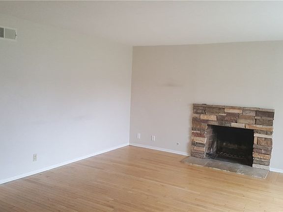 3rd image of 23841 Lindley St
