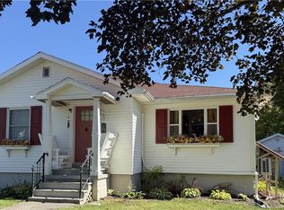 29 School St, Saint Stephen, NB E3L 2N5