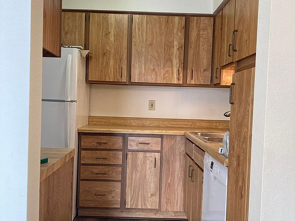 partial kitchen view