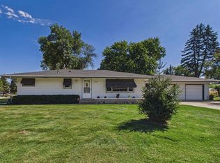 2364 Saint Albans St N, Roseville, MN 55113