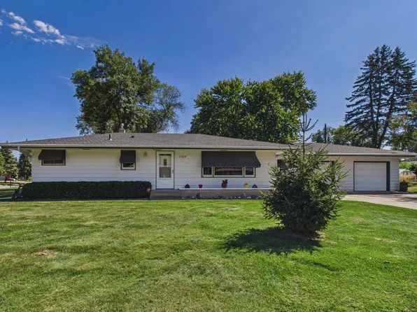 2364 Saint Albans St N, Roseville, MN 55113