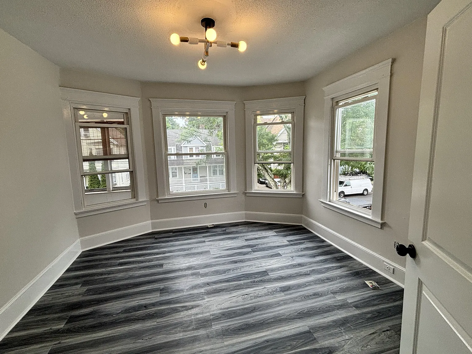 3 bed, 1100 sqft, $2,175 — Photo 2